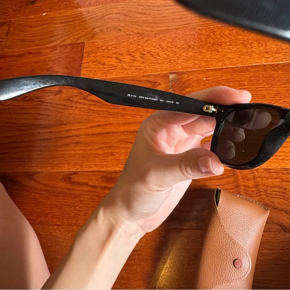 Ray-Ban RB 2132 NEW WAYFARER CLASSIC Black Sunglasses - Picture 9 of 11